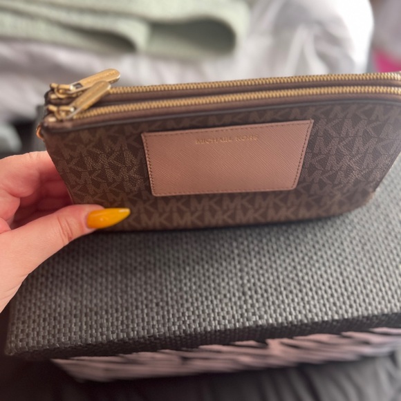 Michael kors zippered Brown and tan 2 zippered wallet/wristlet - Picture 8 of 16
